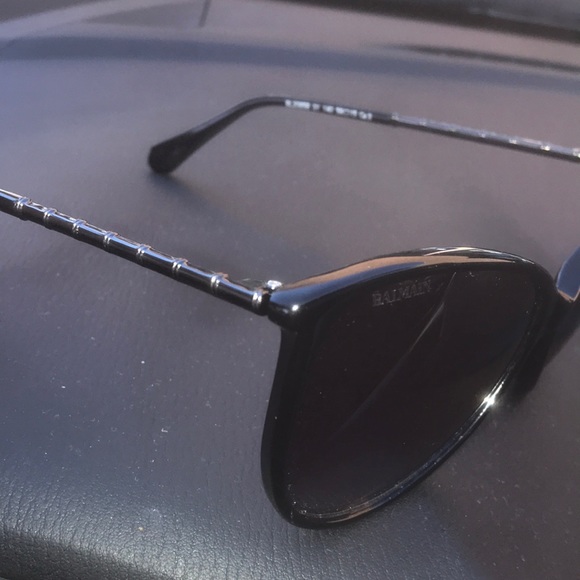 Balmain - Picture 2 of 6